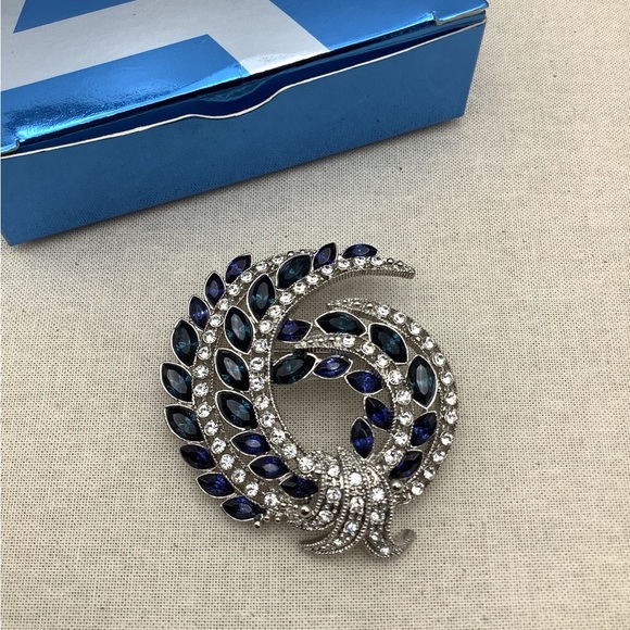 Avon 120th Anniversary Silver and Deep Blue Brooch - Picture 4 of 4